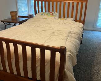 Queen size bed.