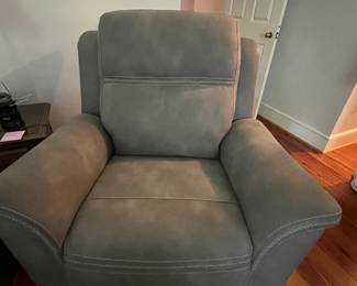 Brand new leather chair. Never been sat in.