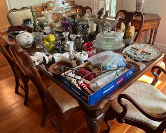 Beautiful table and 6 chairs.