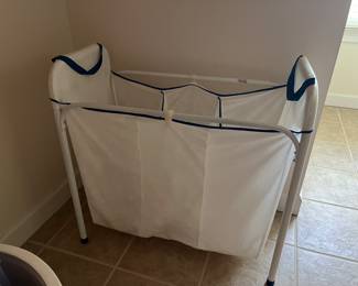 Laundry hamper
