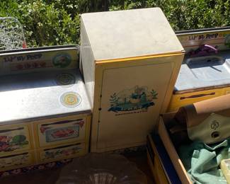 Tin Litho Wolverine Kitchen Appliance Playset