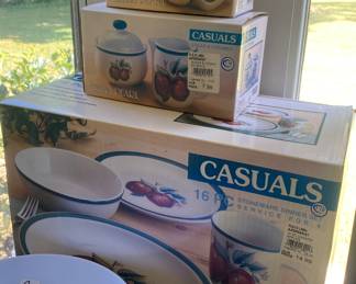 Apple Themed Casuals Dinnerware in Box