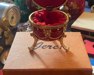 Vintage Jere! Decorative Musical Egg with Box