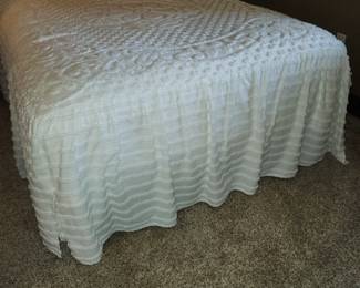 Fine Heritage Weavers Reproduction Vintage Chenille Full Size Bedspread/Coverlet.