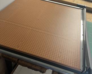 Large paper cutter