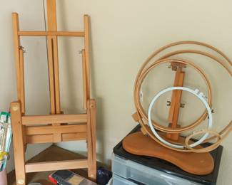 Art stand and embroidery stand
