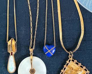14 jt. 18kt, opals, white jade etc..