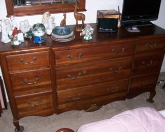 Ethan Allen Dresser