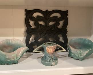 Roseville Pottery Foxglove A Pair of Green Conch Shell & Blue Magnolia Flower Frog