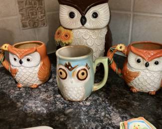 Cracker Barrel Owl Cookie Jar &Mugs