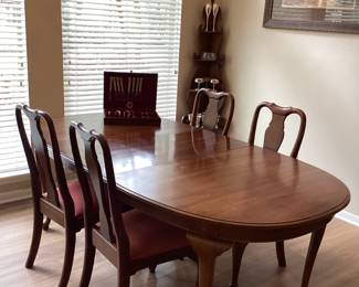 Dining Table with 6 Chairs & 2 Leaves