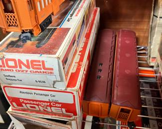 6 Lionel passenger cars