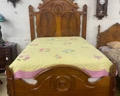 Victorian Bed w/Rails-Full