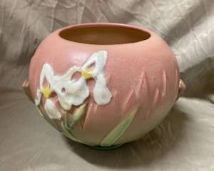 Roseville Iris Jardiniere- 6"