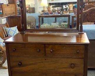 Dresser w/Mirror