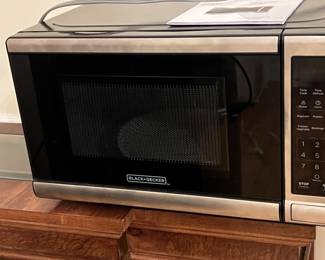 Lot 39 | Black & Decker Microwave Oven