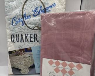 Lot 61 | Quaker Lace Oblong Tablecloth 70 x 108 White NOS