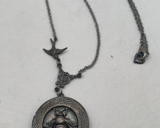 Lot 336 | Bee Locket Necklace Silvertone
