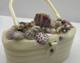 Lot 28 | Vintage Handmade Seashell Handled Purse Handbag