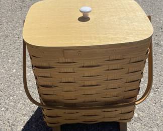 Lot 60 | Peterboro Picnic Basket with Lid