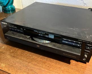Lot 285 | FOR PARTS/REPAIR Sony CD Player CDP-C435