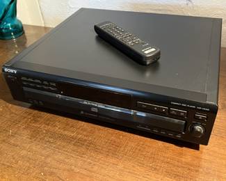 Lot 286 | Sony CD Player CDP-CE335 Compact Disc