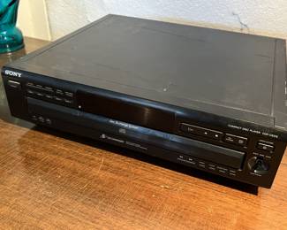 Lot 284 | Sony CD Player CDP-CE315 Compact Disc