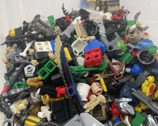Lot 103 | Random Lego Assortment Minifigure Building