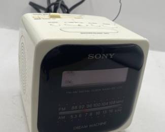 Lot 53 | Small Retro Clock Radio Dream Machine White Alarm