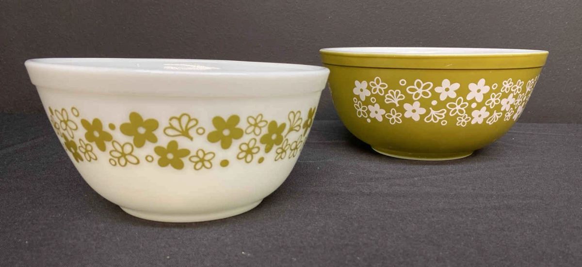 01 Vintage Pyrex Crazy Daisy Mixing Bowls
