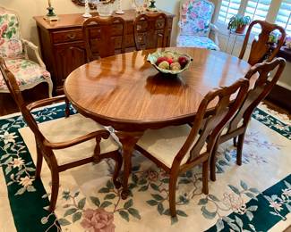 Dining table and 6 chairs by Drexel Heritage