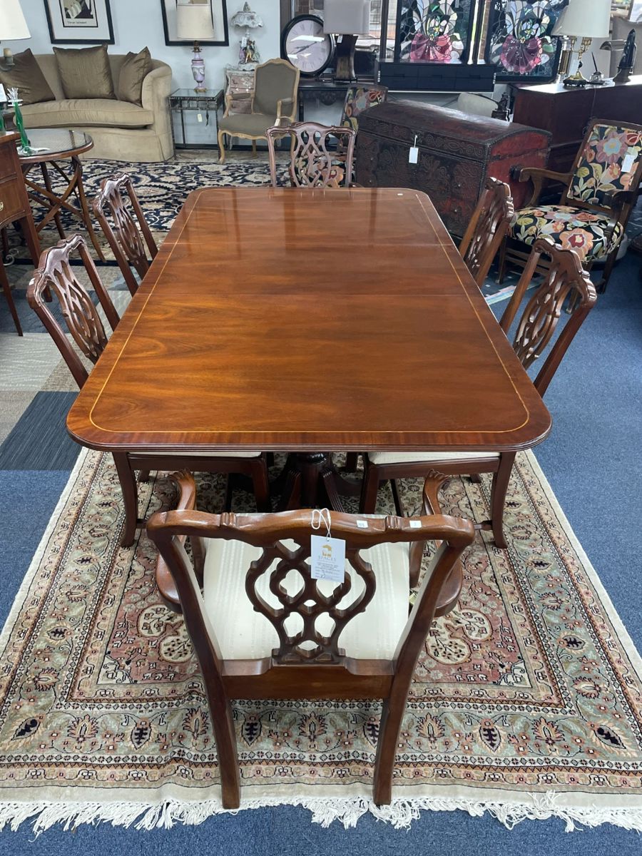 Baker Furniture historic Charleston Collection - Georgian Mahogany double pedestal extension dining table.