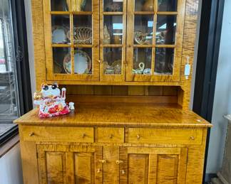 2 piece maple hutch