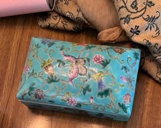 vintage Chinese turquoise glaze trinket box