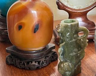 Antique agate snuff bottle - no lid / small carved jade vase with stand