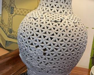 Vintage blanc de chine lamp