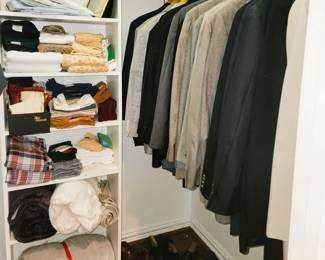 Sheets, towels and blankets. Name brand men's suits (44-46)