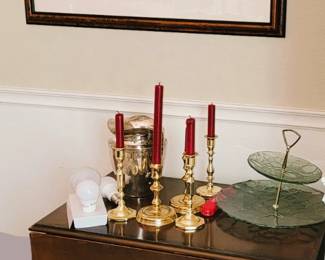 Gate leg serving table