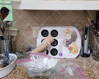 Knives, utensils and cooking supplies - appetizer sets - baking molds