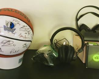 2014 Signed Mavericks ball with Nowitzki signature