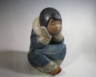 Lladro PENSIVE ESKIMO GIRL Porcelian Figurine Spain