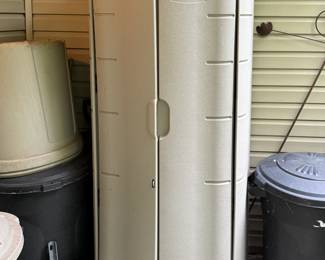 Rubbermaid Tall Outdoor Storage Cabinet
