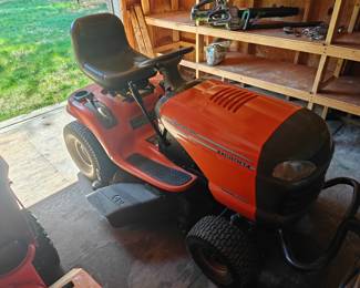 #137 Husqvarna Riding Mower YTH1542XP Hydrostatic w/ 571 hours