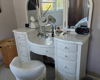 #124 White Makeup Vanity w/ Stool 54 x 20 x 67 Original MSRP $1200