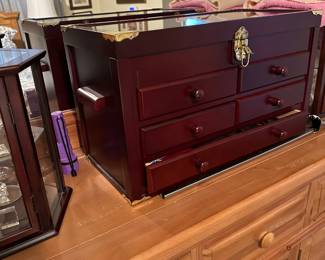 Jewelry chest
