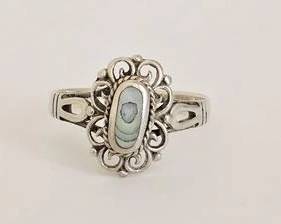 Sterling Silver with Abalone Shell Detail Ring - Size 8 (2.3 Grams)