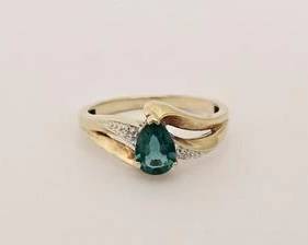 10K Gold with Green Stone & Diamond Accent Ring - 6 (1.8 Grams)