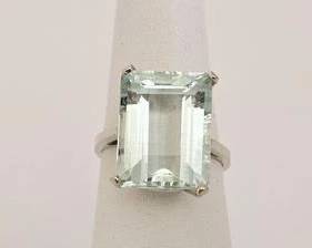 14K Gold with Large Faceted Green Stone or Glass? Ring - Size 5 3/4 (5.3 Grams TW)