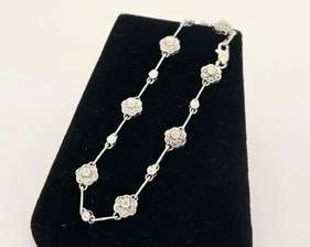 10K White Gold with Diamonds Flower Link Design Bracelet - 7 1/4" (4.9 Grams)