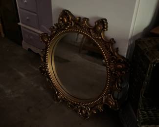 Round mirror